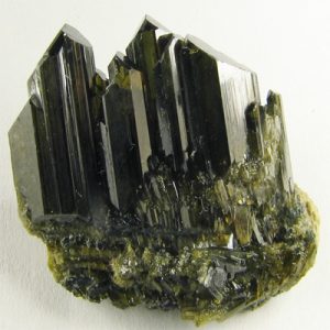 Epidote: Vibrant green gemstone